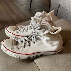 White converse men’s size 5 or women’s size 7
